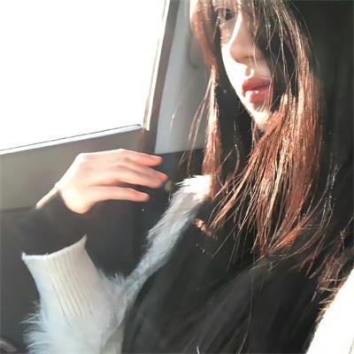 坡道上的红屋顶海报